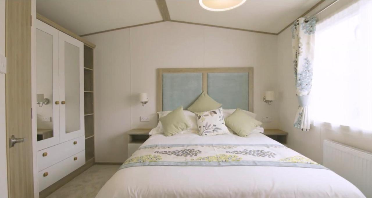 Cosy Caravans Meadow Lake Golden Palm Resort Chapel Saint Leonards Exterior photo